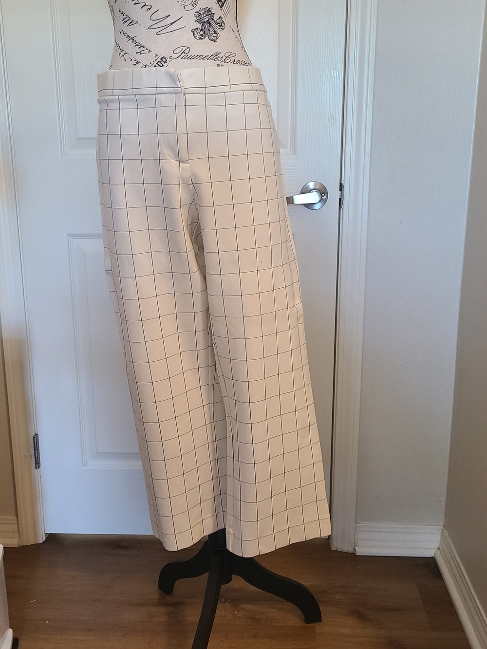Amanda & Chelsea Ivory Wide-Leg Grid-Print Chinos
